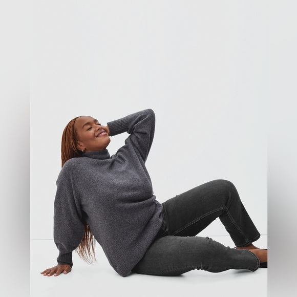 Everlane The Curvy Cheeky Straight Jean in Washed Black - Size 25 - Picture 7 of 7